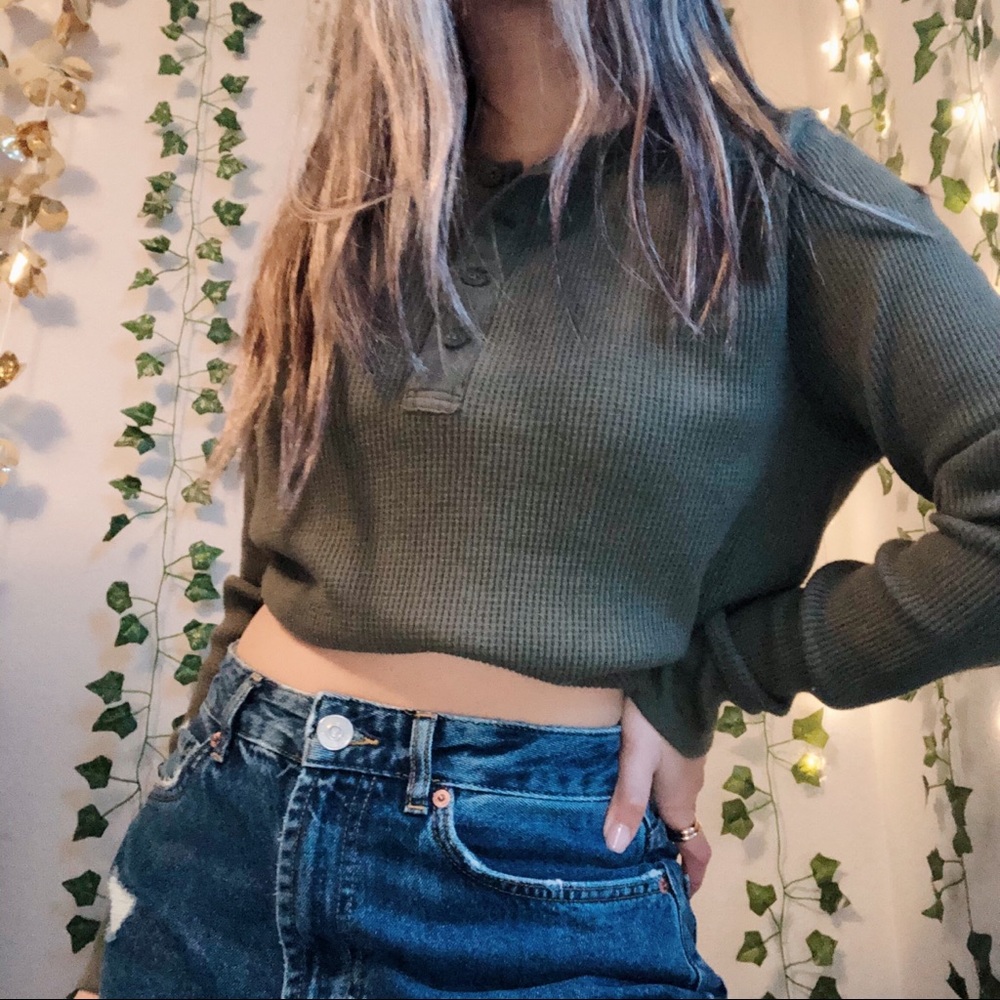 GREEN SWEATER